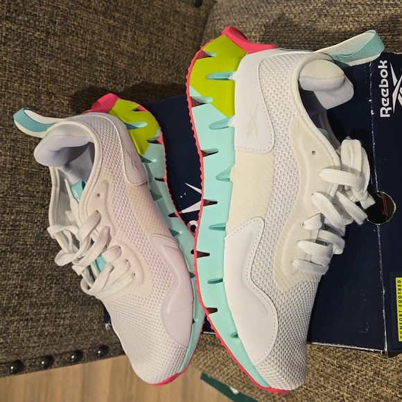 Shoe - Picture 2 of 4